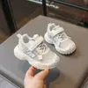 Zapatos Deportivos para Niños Modelo Nuevo Primavera 2026 para Niños Malla Transpirable para Niñas Versátiles Casuales Suela Suave para Niños Pequeños