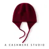Chapéu de tricô vazado em cashmere, novo estilo outono/inverno, gorro quente feminino, cor sólida, confortável, versátil e pode ser amarrado com uma fita