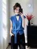 Top sin mangas ajustado de cuello en V estilo francés para mujer, casual y versátil, hermosa blusa con cuello de corbata, nuevo modelo verano 2026
