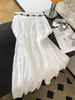Saia de Verão 2026 Novo Estilo com Esquema de Cores Super Bonito, Textura Fresca e Elegante, Cintura Fina, Caimento Slim Moderno, Saia com Barra Grande A12735