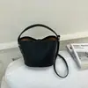 Nova Bolsa de Balde Elegante de Design de Nicho Primavera 2026 Tendência de Moda Texturizada Feminina Casual Ombro Transversal