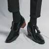 Sapatos de Couro Pontudos de Salto Alto da Primavera Transfronteiriços Aliexpress Tamanho Grande Sapatos Formais Casuais Sapatos Masculinos Modernos de Couro Envernizado Aumentadores de Altura