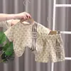 Camisa informal de manga corta de estilo occidental para niños de 0 a 4 años, nueva camiseta de verano 2023, ropa infantil de dos piezas, entrega de una pieza