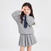 Conjunto de Sudadera Gris para Niña Nuevo Estilo Otoño Conjunto de Dos Piezas con Falda Plisada para Niños Estilo Escolar Ropa para Estudiantes de Secundaria Primavera y Otoño