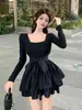 Novo vestido de outono estilo francês com amarração frontal cruzada em laço, decote quadrado para mulheres, com cintura marcada, design plissado e uma silhueta curta e bufante de princesa