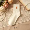 Meias Outono e Inverno Algodão Feminino Ins Meias de Comprimento Médio da Moda Absorventes de Suor Esportes Bordados Letra C Meias Casuais Cano Alto Meias All-match