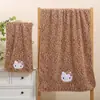 Juego de toallas con estampado de leopardo transfronterizo para hombres y mujeres, juego creativo de dos piezas de toalla de baño de forro polar de coral con bordado de gatito, toalla de cara engrosada y absorbente