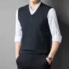 Chaleco de lana con cuello en V para hombre de otoño e invierno, chaleco de punto jacquard de moda, suéter de punto sin mangas para hombres de negocios