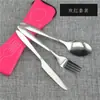 Faca de Bife, Garfo e Colher Estilo Ocidental em Aço Inoxidável, Conjunto Criativo de Talheres Portátil com Bolsa de Pano, Conjunto de Três Peças, Origem Amazon