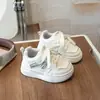 Zapatos Deportivos para Bebé Estilo Primavera 2026 Zapatos Casuales para Niñas Zapatos para Niños Zapatos para Niños Pequeños Suela Suave Zapatos de Tabla Cómodos Zapatos Blancos