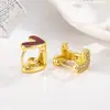 Brincos de coração de esmalte vermelho usáveis dos dois lados, punho de orelha assimétrico de coração de pêssego totalmente cravejado de diamantes, brincos de gota de óleo que iluminam o tom de pele e o temperamento
