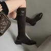 Botas elásticas de camurça de salto baixo, nova coleção outono/inverno 2026, botas de salto grosso que afinam as pernas, botas femininas slim-fit, botas longas, botas estilo Dr. Martens, botas over-the-knee