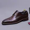 Sapatos de Couro Masculinos de Couro de Vaca de Três Juntas Tamanho Grande Moda Rebite Sapatos de Couro Couro Genuíno Retrô Negócios Bico Fino Casual Sapatos Masculinos