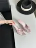As Novas Sandálias de Verão com Laço São Simples, Elegantes e Versáteis com Bico Quadrado e Salto Fino