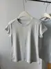 Novo Estilo de Verão~ Camiseta Lisa de Manga Curta Elegante e Slim~ Top de Camiseta Fina de Algodão com Bordado de Letra nas Costas para Mulheres