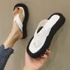 Nuevas chanclas de verano para mujer, sandalias de dedo con plataforma para mujer, zapatos de playa de suela plana para uso en exteriores