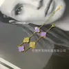 Popular Pulsera de Cinco Flores de Oro y Diamantes de 13 mm para Mujer, 18K que No se Desvanece, Gama Alta, Moderna, Simple, Estilo Versátil, Venta al por Mayor de Fábrica