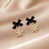 @Oferta Especial Aretes Coreanos Negros de Moño Copo de Nieve Lujo Accesible Elegante Nicho Simple Popular Diseño de Alta Gama