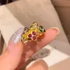 "Chama de Flor Quente" anel vintage em forma de losango de fogo de artifício para mulheres, design de nicho de alta qualidade, anel versátil para o dedo indicador para mulheres