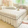 2026 Novo Modelo Saia de Cama Acolchoada de Algodão Lavado Classe A Peça Única Conjunto de Três Peças Tecido Amassado Estilo Coreano Renda de Princesa Colcha de Cama