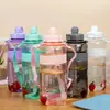 Botella de agua de plástico de gran capacidad con correa y pajilla, taza espacial portátil de mano para exteriores, fitness, senderismo y deportes, estilo coreano