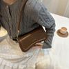Bolso de hombro ligero con textura de lujo, nuevo bolso de mano francés de estilo nicho para el invierno de 2023, bolso de mano para uso diario, bolso de mano que combina con todo.