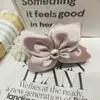 ¡Hermoso Pasador de Flor para el Cabello! Pinza para el pelo de pétalo estéreo brillante satinado 2025 Nuevo producto de diseñador coreano de verano para mujer