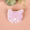 Broche acrílico periférico de animación de dibujos animados de Sanrio, insignia de dibujos animados linda, colgante creativo, accesorios, pin, parche