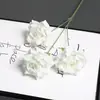 Arreglo de Flores Artificiales de Rosa de 3 Cabezas para Decoración de Pared de Flores para Exteriores, Material de Flores de Cascada de Rosas, Arreglo de Flores para Pasillo de Boda, Venta al por Mayor desde el Fabricante