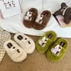 Ornamento Pendente Fofo de Gato KT para Meninas Chinelos Felpudos 2026 Outono/Inverno Novo Estilo para Exterior/Interior Chinelos de Algodão com Tira Única de Princesa