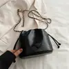 Bolso tipo cubo de diseño exclusivo 2023 Invierno nuevo bolso para mujer bolso versátil con cadena en el hombro bolso de mensajero popular