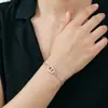 Collar de cereza roja de vino de alta calidad para mujer 2024, nueva moda, diseño de nicho de lujo ligero, cadena de clavícula, exquisita cadena para el cuello