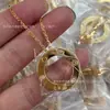 Versión Alta Collar Grande de Pastel con Diamantes Completos para Mujer V Dorado Grueso Chapado en Oro Rosa 18K Colgante Redondo de Pastel de Tres Diamantes Cadena de Clavícula Transfronteriza
