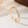 Anillo de Luz de Zirconia Incrustada en Oro Real Chapado en Cobre Transfronterizo Europeo y Americano Lujo Ligero Sensación de Alta Gama Anillo para el Dedo Joyería de Mano Versátil Fabricante Venta al por Mayor en Stock