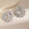 Pendientes de Botón con Pliegues de Girasol Huecos de Personalidad de Moda Estilo Metálico Simple de Nicho Retro Europeo Americano de Lujo Ligero