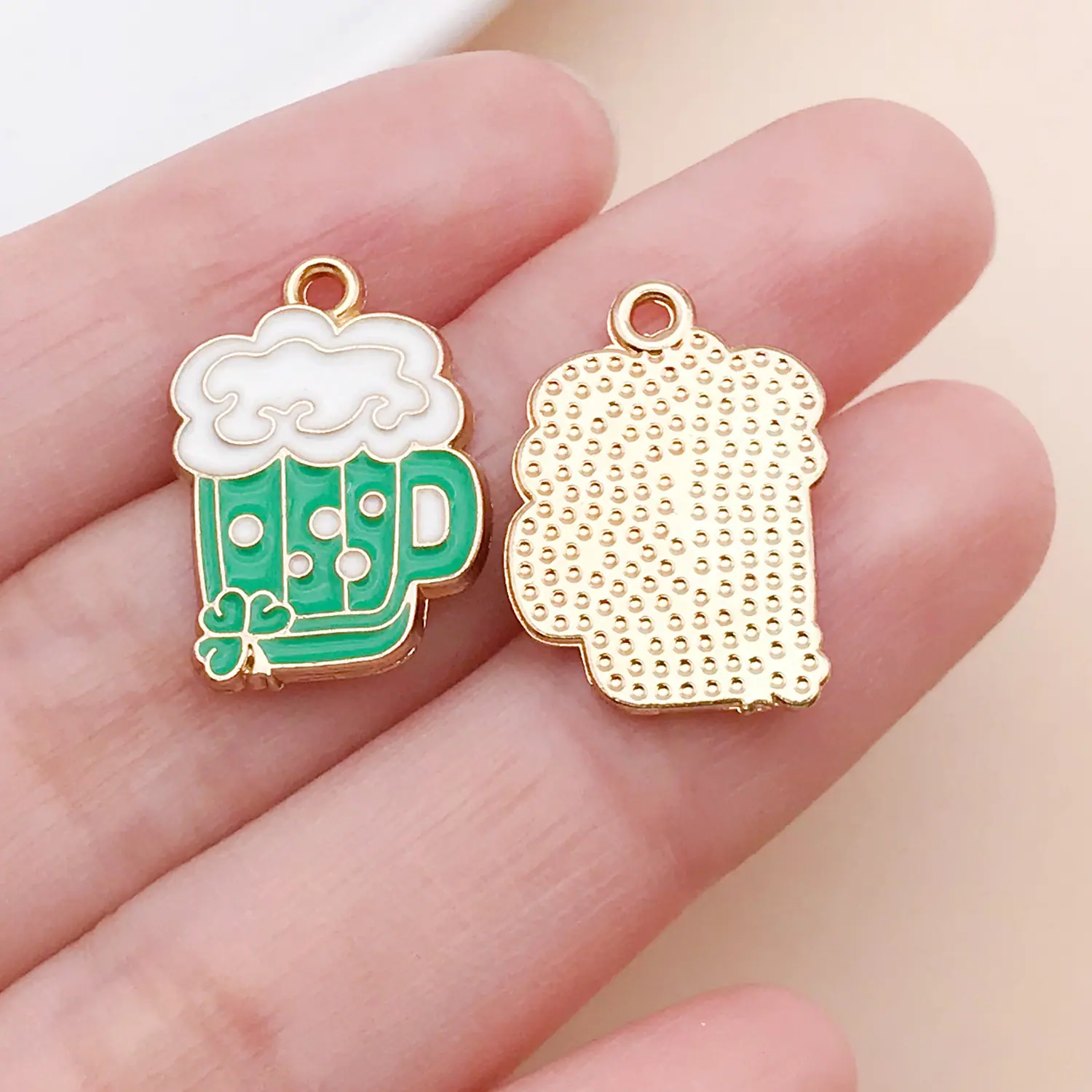 21829-XP-绿色kc金锌合金三叶草酒杯20x14mm-