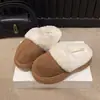 Pantuflas simples, cerradas, peludas para mujer, nuevo estilo otoño/invierno 2025, de suela gruesa, que aumentan la altura, antideslizantes, cálidas y adecuadas para usar en interiores y exteriores