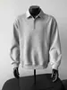 Moletom masculino de outono estilo americano high street, cor sólida simples, com meio zíper, moderno e versátil, modelagem solta, gola polo