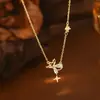 Cadena de Clavícula Elegante con Circonita Microincrustada Galvanizada en Oro Real para Mujer 2024 Nueva Cadena de Cuello Versátil Exquisita con Colgante de Estrella de Cuatro Hombres