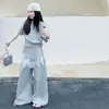 Conjunto Fashion Saia Meninas 2026 Outono Novo Estiloso Redutor de Idade com Acabamento em Renda Blusa de Moletom Casual Conjunto de Calças de Pernas Largas
