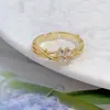 Anel de pétala de madrepérola branca imitação, doce e sonhador, para mulheres, design de nicho, anel de ponta aberta, luxo leve e sensação de alta qualidade
