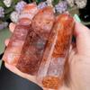 Cristal Natural Resina Roja Flor Hexagonal Adornos Pilar de Punta Única Piedra Bruta Pulida Pilar Hexagonal Venta al Mayoreo de Fábrica Adornos Feng Shui