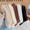 Calcetines de terciopelo visón para mujer otoño e invierno para el hogar cálidos para dormir lindos bordados de ojos sin pelusa media pantorrilla calcetines de confinamiento