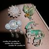 Broche de Borla com Pérola Morning Dew Drops Banhado a Ouro 18K Malaquita Verde Zircônia Pônei