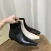 Botas de Cano Curto com Salto Bloco e Bico Quadrado First Encounter Season para Mulheres Outono/Inverno 2026 Botas de Cano Curto Marrons para Usar com Saias Emagrecedoras