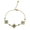 Novo bracelete de verão requintado de luxo leve versátil com flor de quatro folhas de zircônia, design elegante e simples com um charme super brilhante