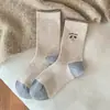 Calcetines lindos de doble puntada bordados de dibujos animados para mujer, longitud hasta la mitad de la pantorrilla, estilo japonés, color café, calcetines holgados cálidos Melard para otoño e invierno