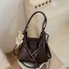 Bolso tote de nicho para mujer, modelo nuevo 2026, bolsa de hombro de gran capacidad, bolso cruzado retro versátil simple, moderno
