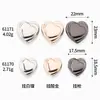 Abrigo de Metal Pequeño de Tres Capas Giratorio en Forma de Corazón, Estilo Chanel, Gabardina, Suéter, Botón de Punto, Sensación de Alta Gama