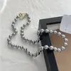 Colar de Pérolas de Vidro Cinza-Prateado, Colar Estilo Outono e Inverno, Item de Nicho Quente e de Venda Rápida de Luxo Leve, Colar Perfeitamente Redondo de Alto Brilho